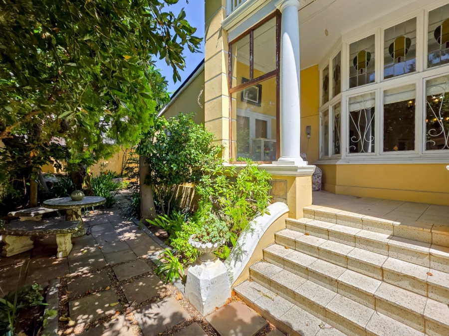 5 Bedroom Property for Sale in Fresnaye Western Cape